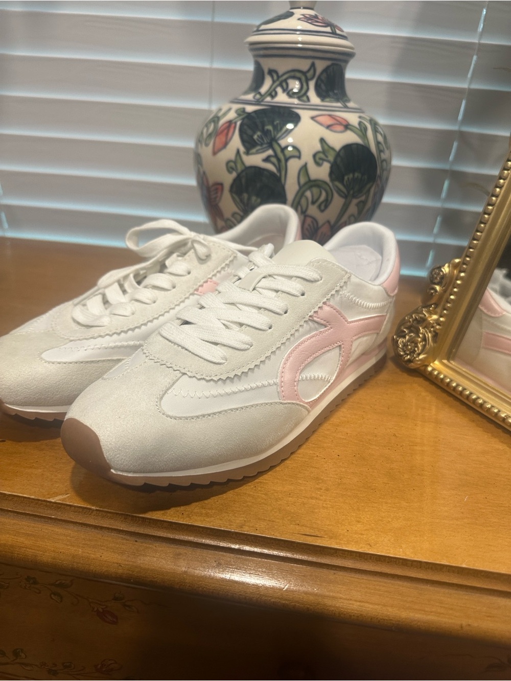 Women's White Sneakers with Soft Pink Detailing - Casual Retro Runner